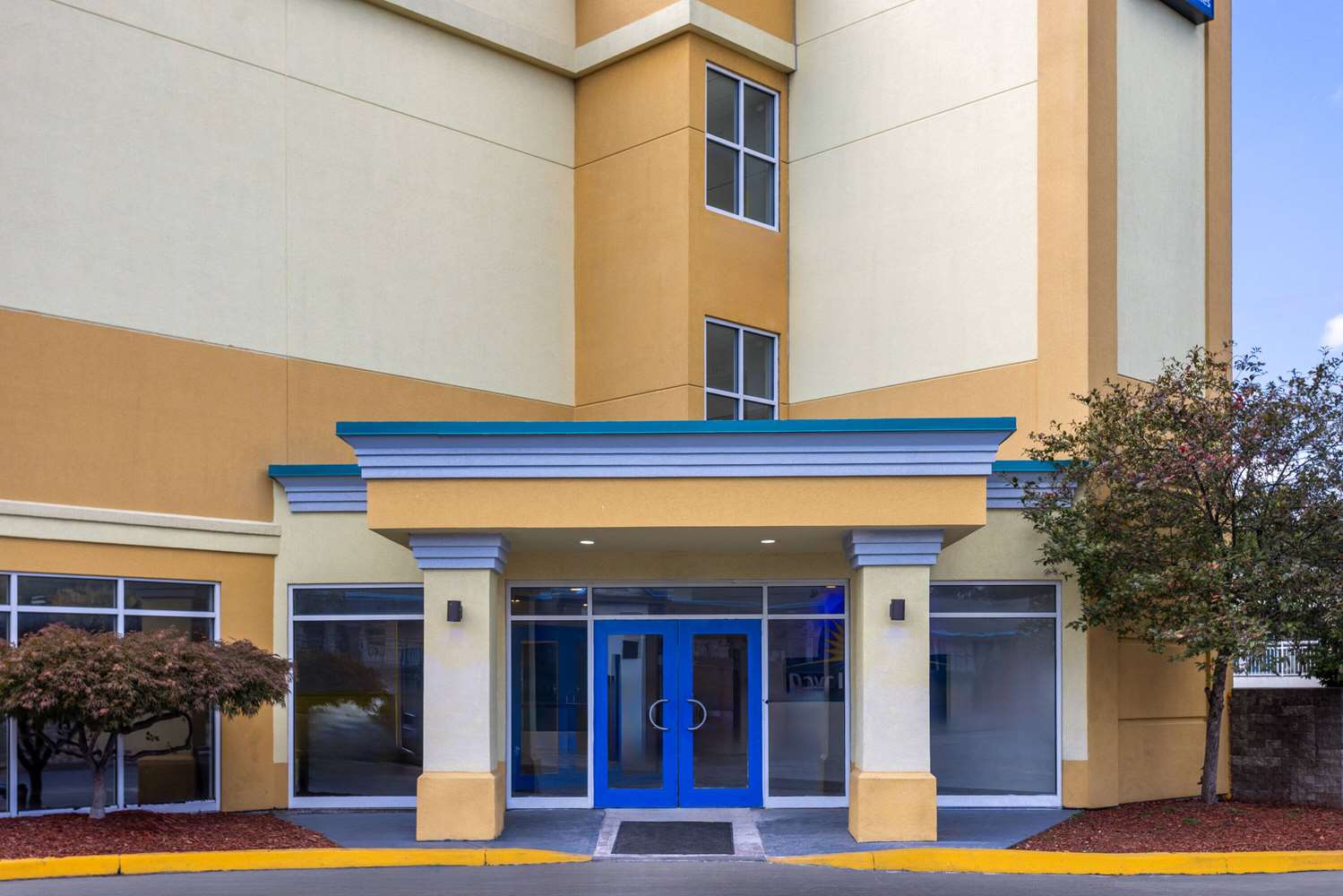Фото Days Inn & Suites by Wyndham Albany