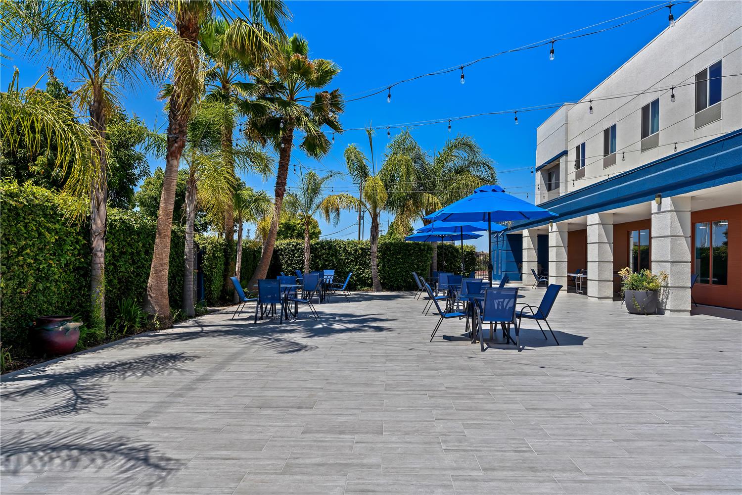 Фото Hampton Inn & Suites Lathrop