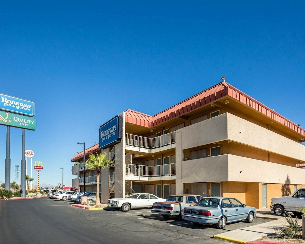 Фото Rodeway Inn & Suites