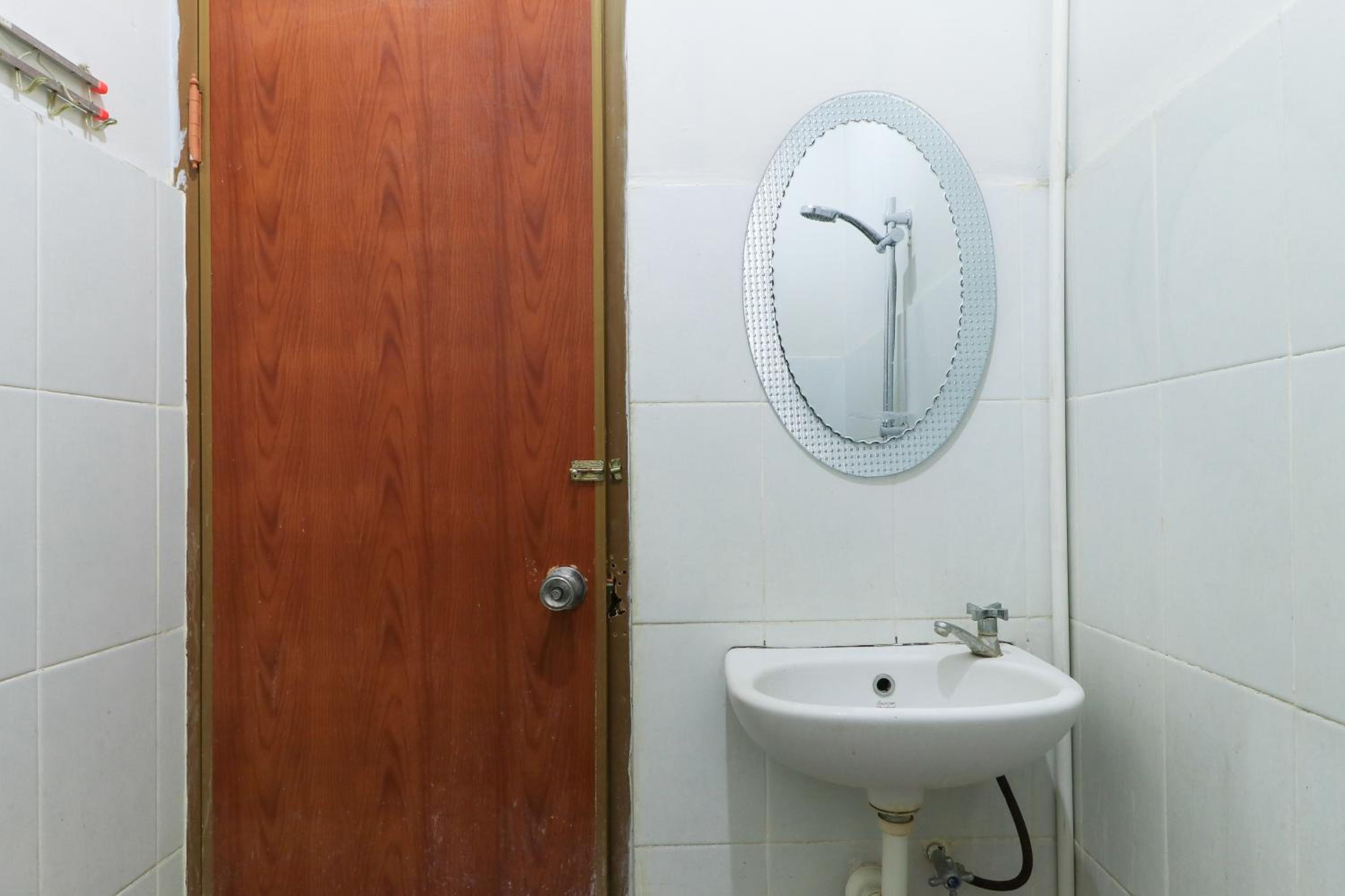 Фото Hotel Warta Putra