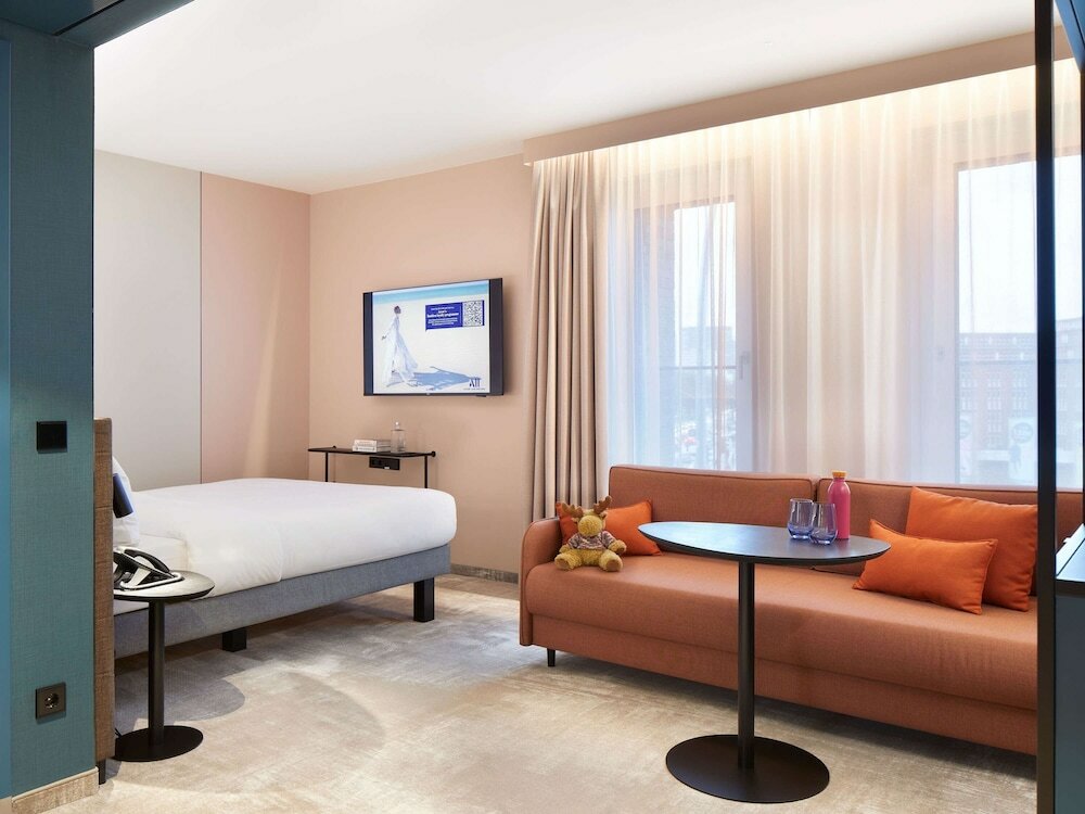 Фото Novotel Hamburg Central Station