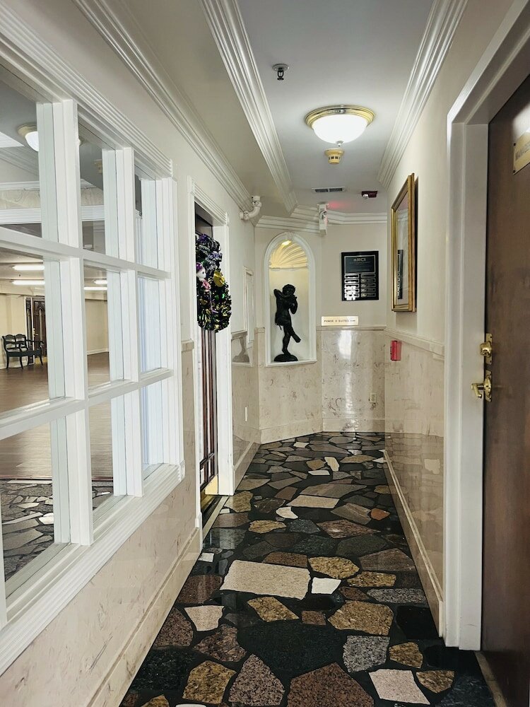 Фото Plaza Suites Downtown New Orleans