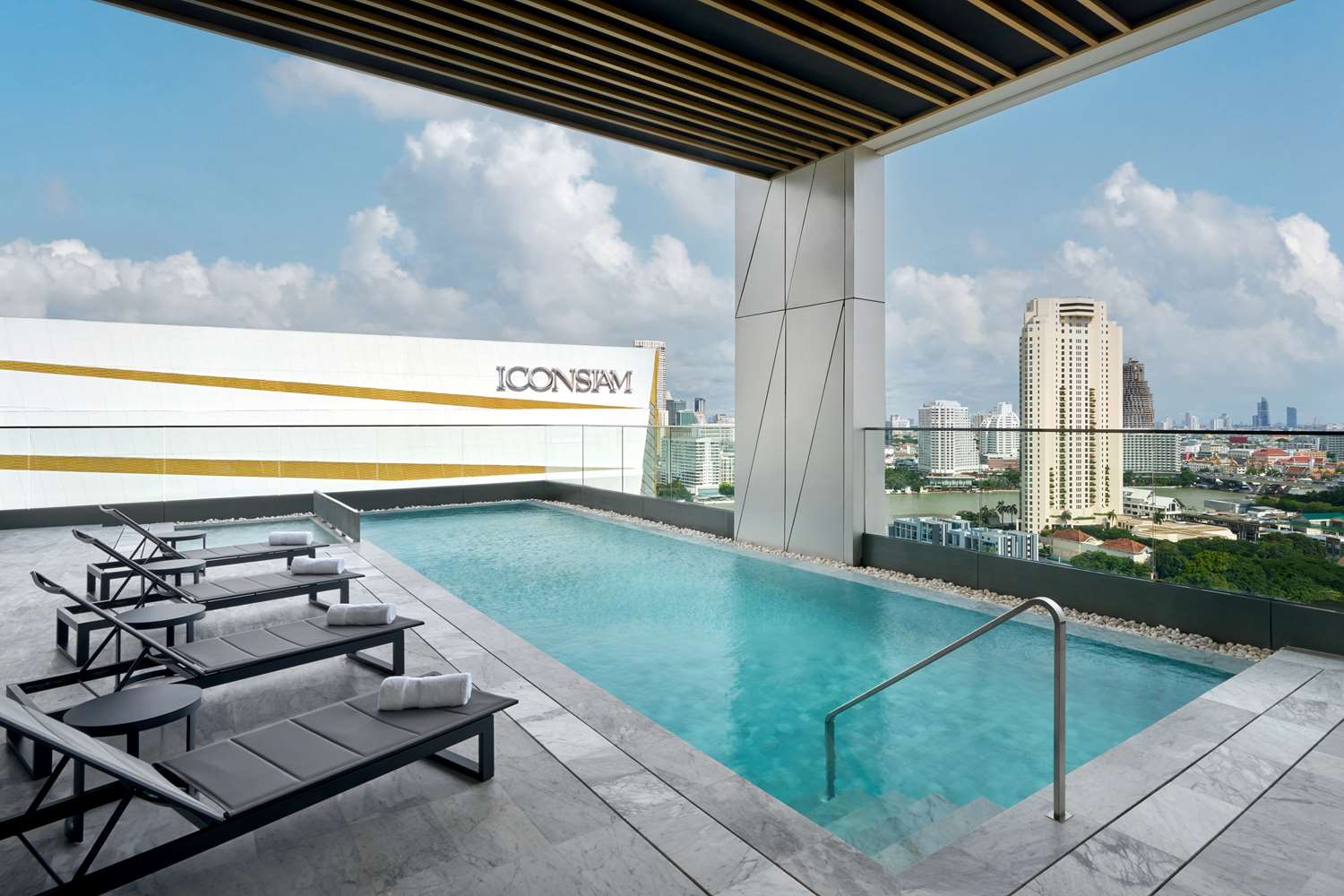 Фото Hilton Garden Inn Bangkok Riverside