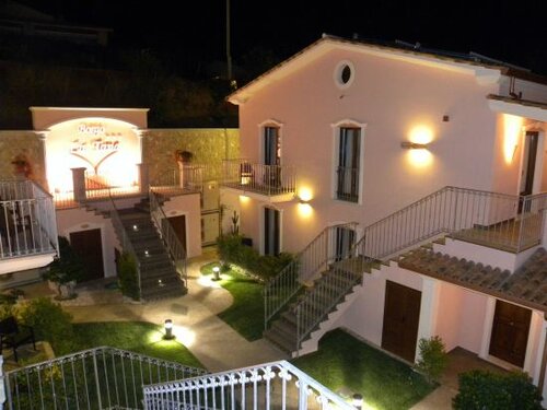 Гостиница Hotel Ristorante Borgo La Tana в Базиликате