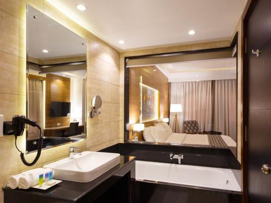 Фото Hotel Ambassador by Ace Hotels