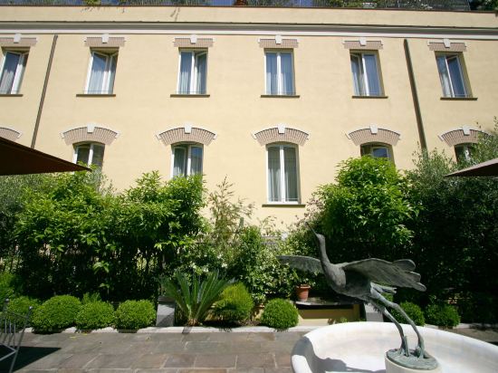 Фото Ateneo Garden Palace