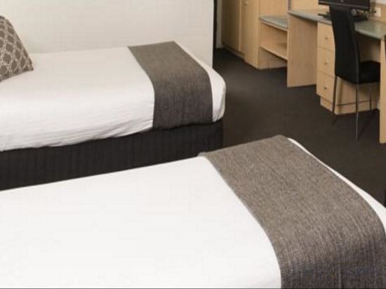 Фото Adelaide Riviera Hotel