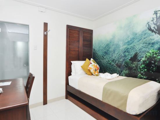 Фото 717 Cesar Place Hotel