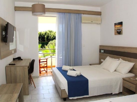 Фото Lardos Bay