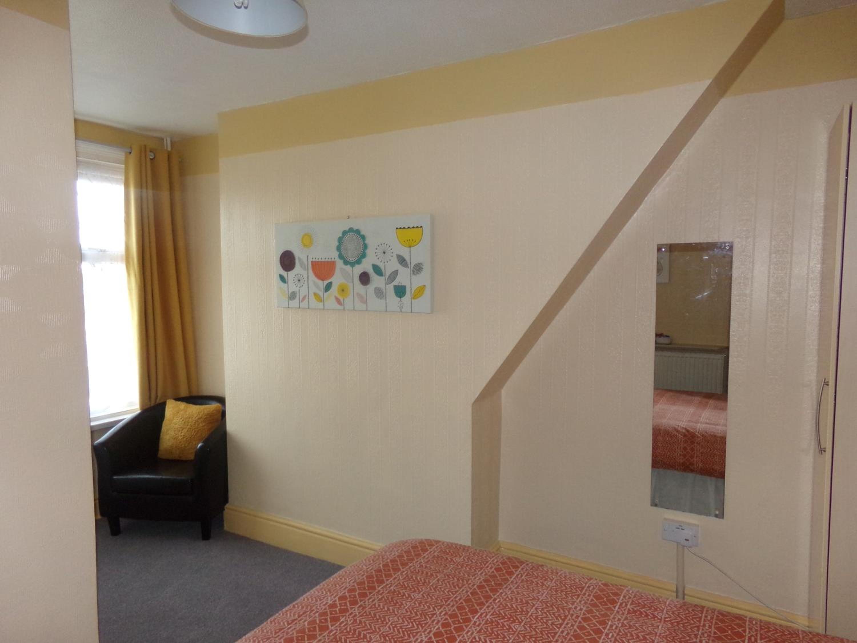 Фото St Annes Hotel