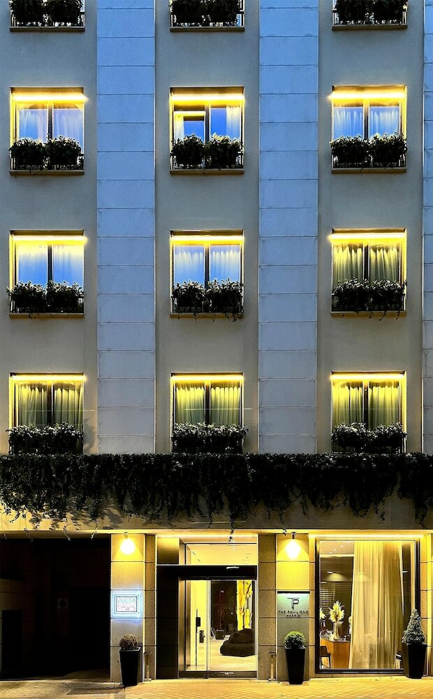 Фото The Pavilions Madrid