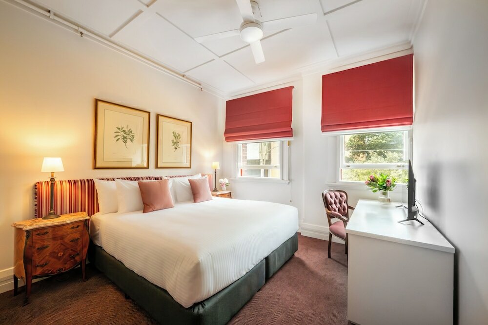Фото The Russell Boutique Hotel