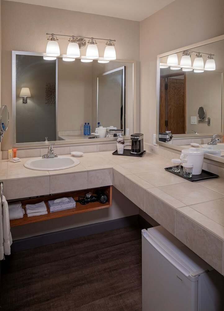 Фото Bay Club Hotel & Marina