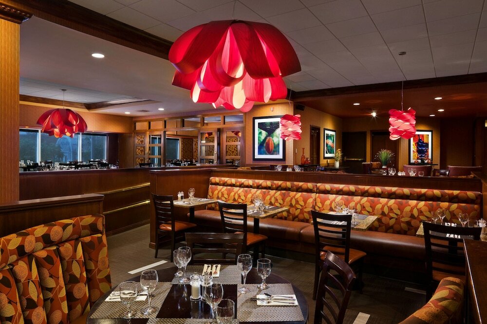 Фото Sheraton Springfield Monarch Place Hotel
