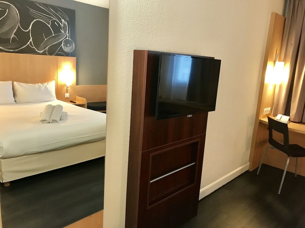 Фото EasyHotel Nice Palais des Congrès