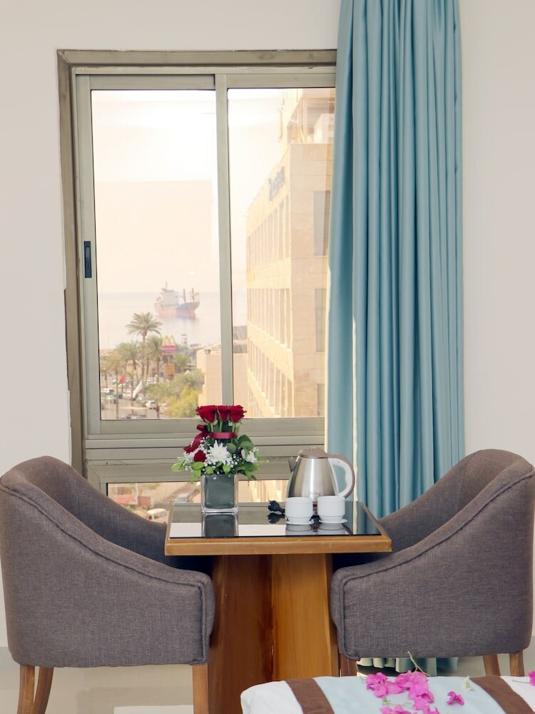 Фото Raed Hotel Suites