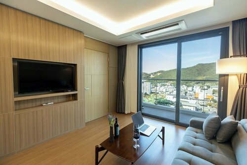 Гостиница Ramada Plaza by Wyndham Dolsan Yeosu в Йосу