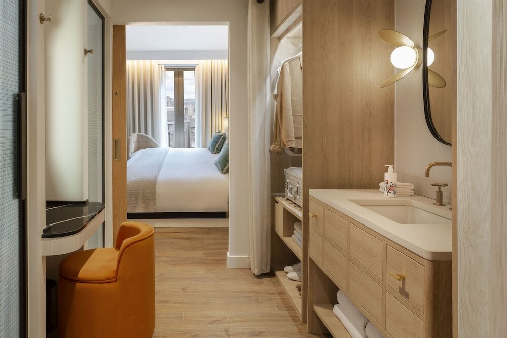 Фото Virgin Hotels Edinburgh
