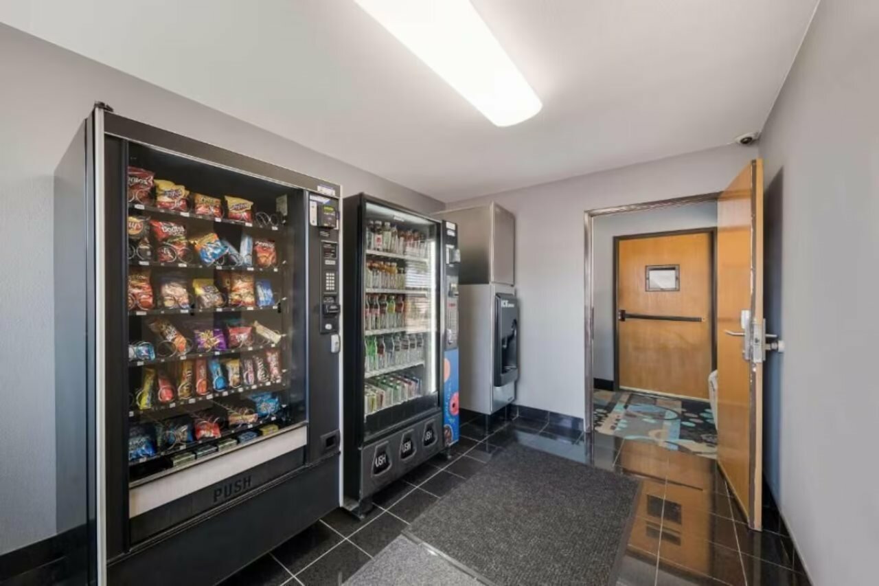 Фото SureStay Plus Hotel by Best Western Plano