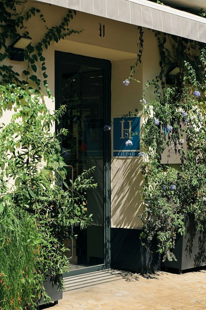 Фото The Corner House