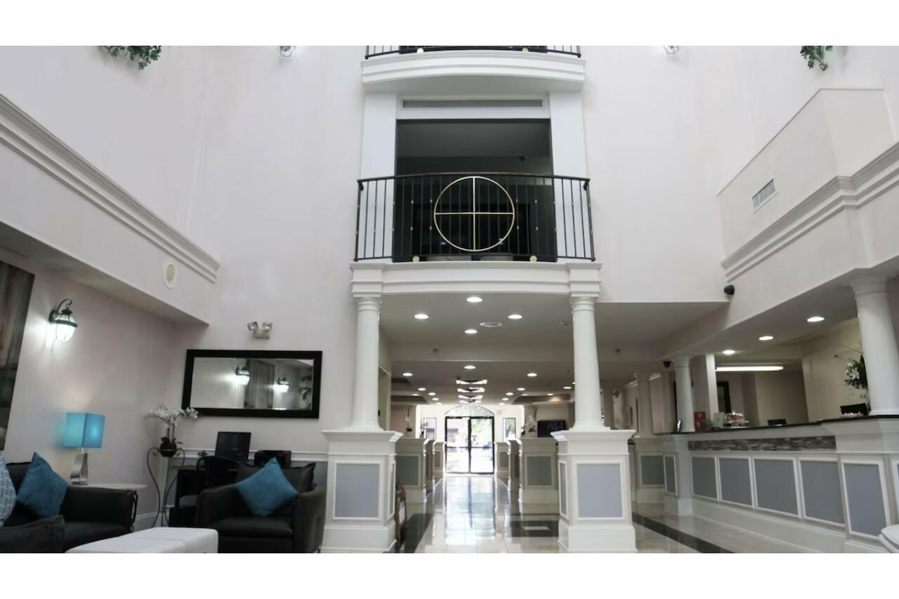 Фото SureStay Plus Hotel by Best Western Plano