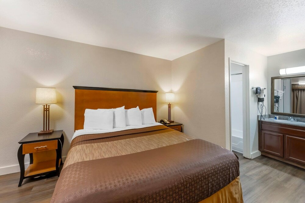 Фото Rodeway Inn at Nevada State Capitol