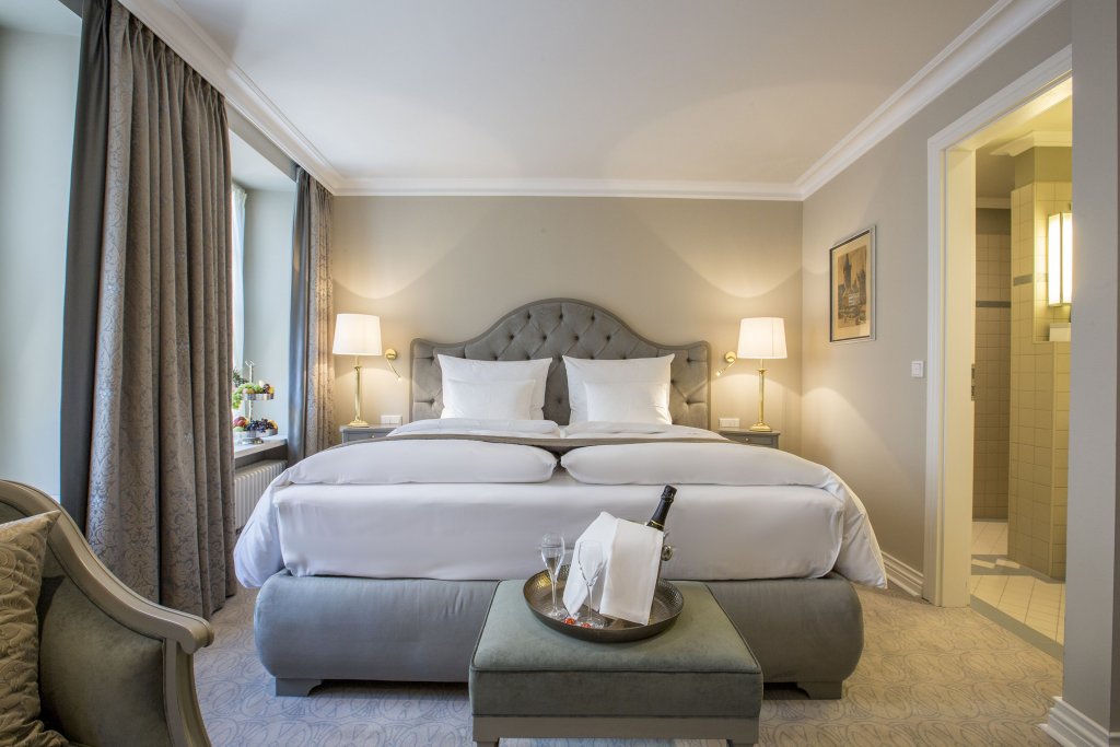 Фото Romantik Hotel zur Glocke