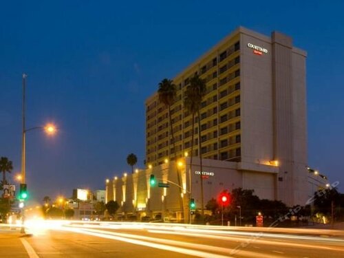 Гостиница Courtyard by Marriott Los Angeles - Sherman Oaks в Лос-Анджелесе