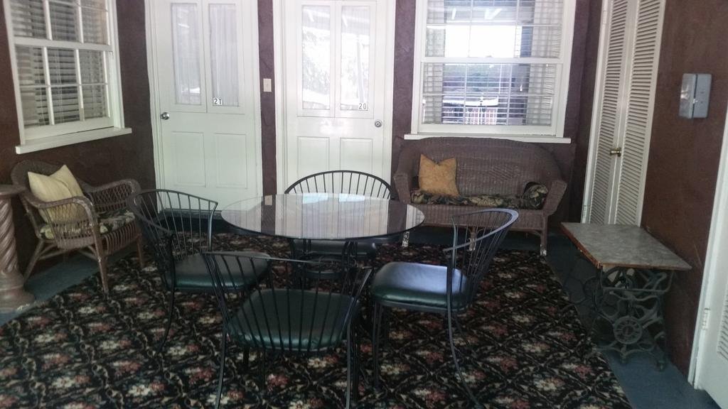 Фото Gunn House Hotel