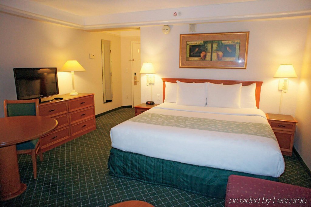 Фото La Quinta Inn & Suites by Wyndham Ontario Airport