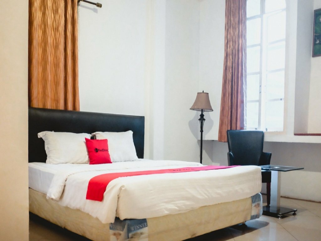 Hotel RedDoorz Plus near Palembang Indah Mall, Palembang, photo