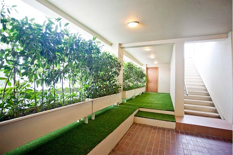 Фото Lakeshore Hotel & Apartments