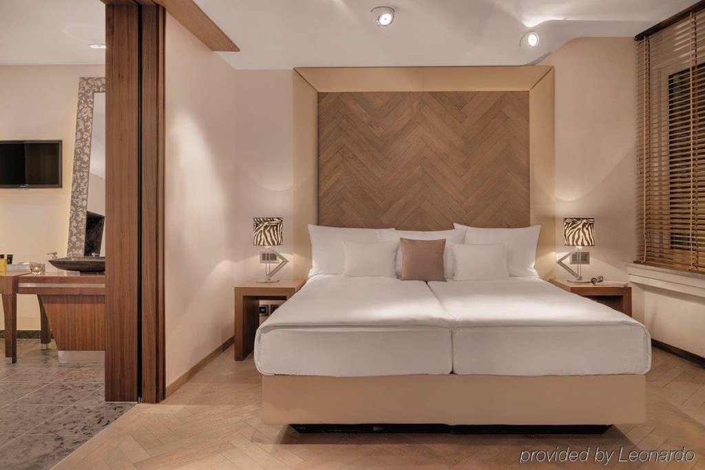 Фото Yours Truly