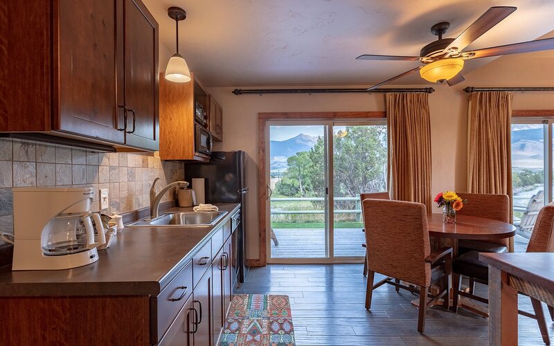 Фото Yellowstone Valley Lodge, Ascend Hotel Collection