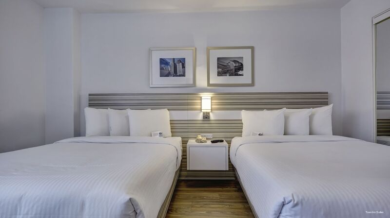 Фото Town Inn Suites