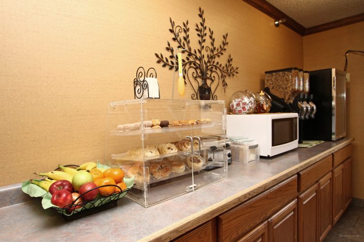 Фото New Victorian Inn and Suites