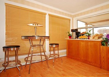 Фото The L Motel