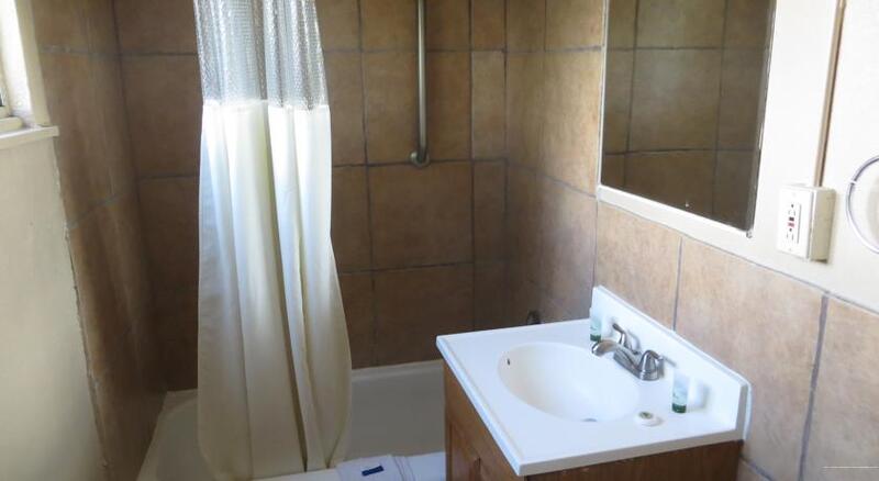 Фото The L Motel