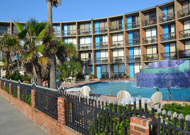 Фото Commodore on the Beach