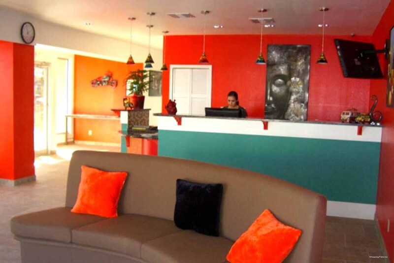 Фото Whispering Palms Inn