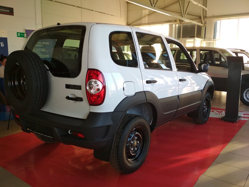 Chevrolet Niva в автосалоне