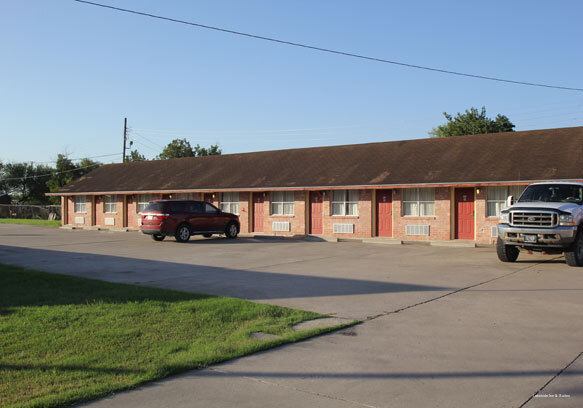 Фото Lakeside Inn & Suites