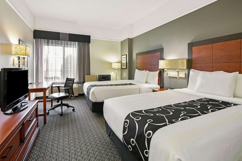 La Quinta Inn & Suites by Wyndham Dfw Airport South Irving
