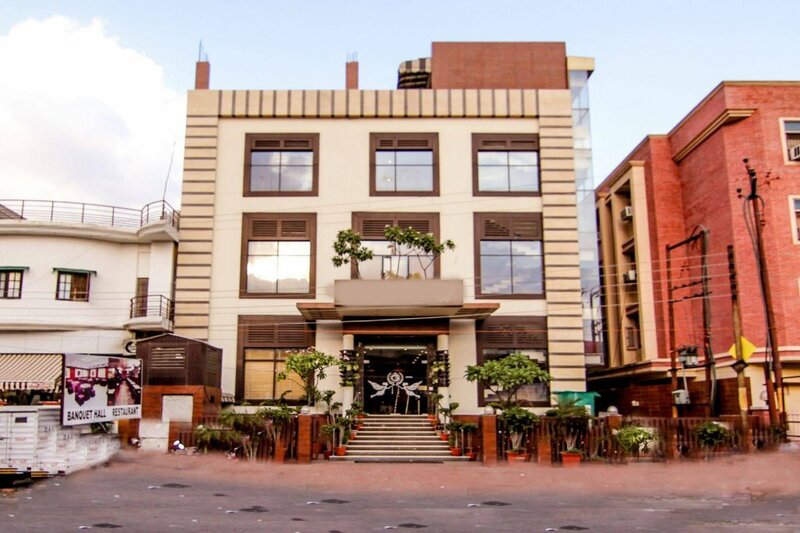 Гостиница Vaccinated Staff- Townhouse Oak Hotel Edesia в Лакхнау