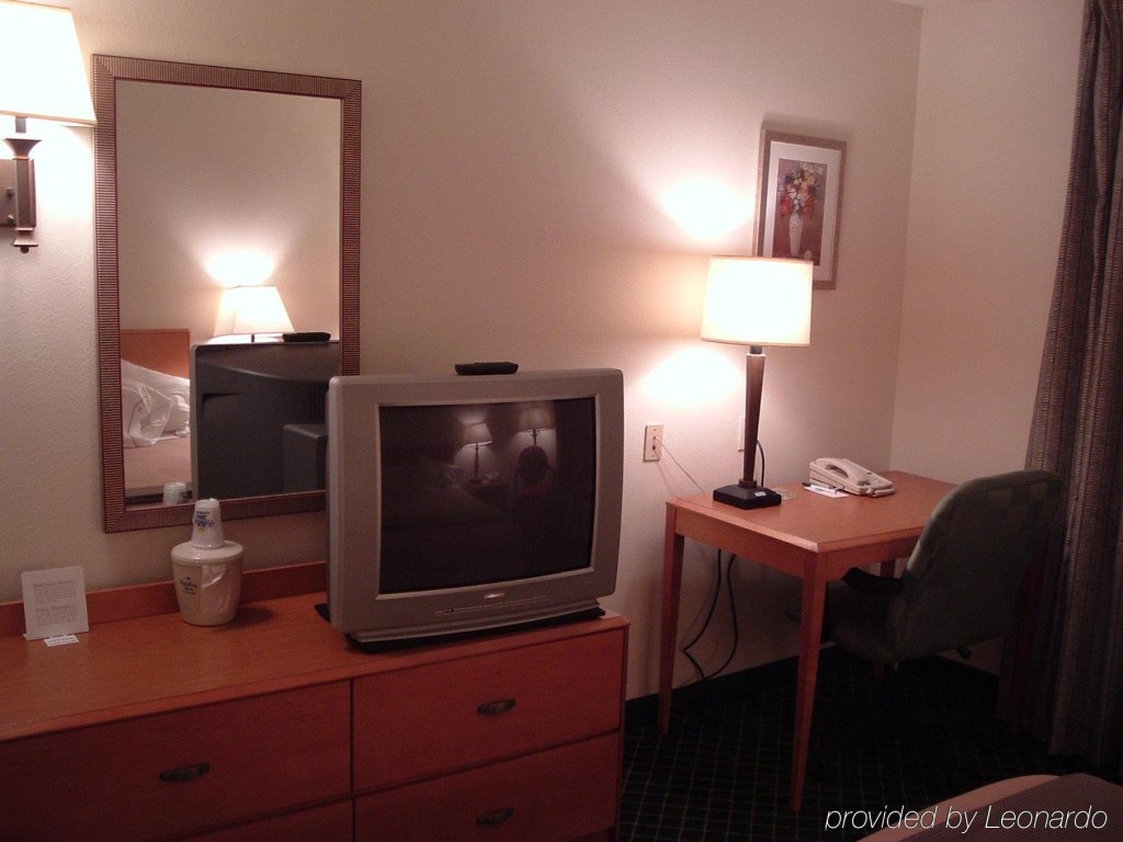 Фото Holiday Inn Express New Orleans East, an Ihg Hotel