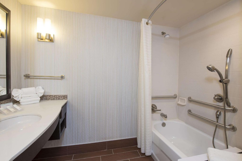 Фото Hilton Garden Inn Louisville Downtown