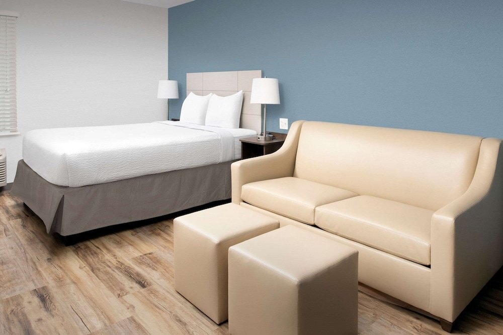 Фото WoodSpring Suites Deerfield Beach