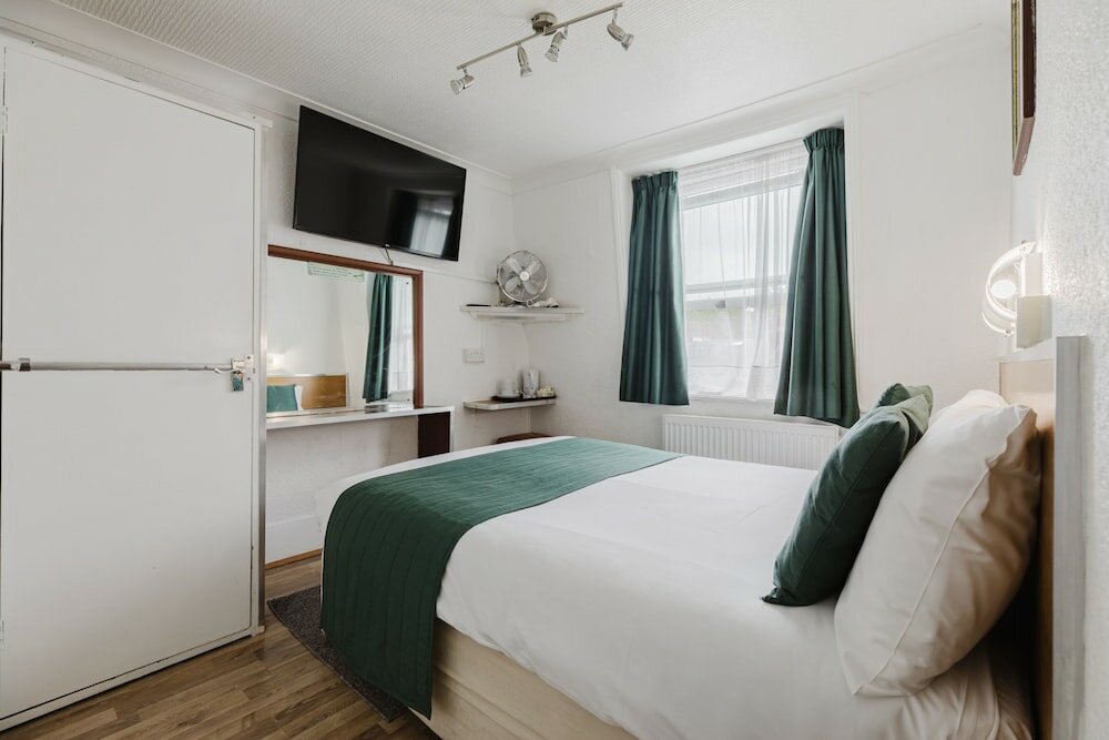 Фото Falcon Hotel