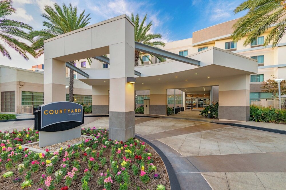 Фото Courtyard by Marriott Santa Ana Orange County
