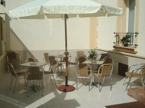 Гостиница Hôtel Victor Hugo в Обервилье